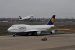 Lufthansa, Boeing B 747-430, D-ABTK  Kiel  mit Lufthansa, Airbus A 321-231, D-AIDD  Wilhelmshaven , TXL, 25.11.2016