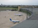 Blick vom Dach des Airport Tempelhof aufs Vorfeld (10.09.09)
