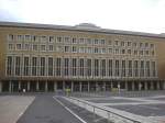Haupteingang des ehemaligen Weltflughafen Tempelhof, von Architekt Ernst Sagebiel im Jahr 1934 entworfen.