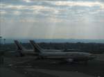 Nochmals VT-AIH und der andere Airbus A310-300 von AIR-INDIA, die in Dresden-Klotzsche auf den Umbau zu Frachtfliegern warten - diesmal in anderem Licht; 3.10.2007
