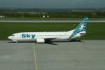 Sky Airlines, Boeing 737-800, Kennung: TC-SKH rollt zur Startbahn auf dem Flughafen Dresden am 20.04.2009