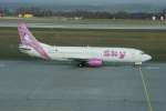 Sky Airlines, Boeing 737-400, Kennung: TC-SKF nach der Landung auf dem Flughafen Dresden am 26.03.2010