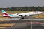 Eurowings Airbus A340-313X OO-SCX bei der Landung in Düsseldorf 27.7.2018