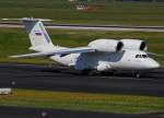 Eine Antonov-74 RA-74048 der Second Sveridlovsk Air Enterpris am 24.05.2009 auf dem Flughafen Dsseldorf auf dem Weg zur 23L