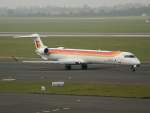Air Nostrum Canadair Regjet CRJ1000 EC-LJT auf dem Weg zum Start in Dsseldorf am 31.10.2011