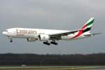 Emirates Sky Cargo B777-200F über der 23L in DUS / EDDL / Düsseldorf am 29.03.2010