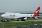 Qantas, Boeing B747-438 VH-OJB, cn(MSN): 24373,
Frankfurt Rhein-Main International, 16.08.2011.