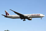 Qatar Airways Boeing 777-3DZER A7-BEO bei der Landung in Frankfurt 16.5.2020