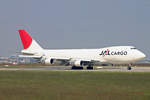 Japan Airlines, JA8937, Boeing 747-246F, msn: 22477/494, 18.Mai 2005, FRA Frankfurt, Germany.