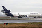 Lufthansa Cargo McDonnell Douglas MD11F D-ALCA wird zur Parkposition geschleppt in Frankfurt 2.1.2021