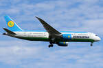 Uzbekistan Boeing 787-8 Dreamliner UK78701 bei der Landung in Frankfurt 7.8.2025