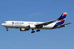 Latam Cargo Boeing 767-316F N420LA bei der Landung in Frankfurt 7.8.2025