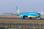 Vietnam Airlines Boeing 787-9 Dreamliner VN-A865 wird zum Gate geschleppt in Frankfurt 22.1.2026