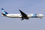Egypt Air Boeing 777-36NER SU-GDP bei der Landung in Frankfurt 19.10.2026