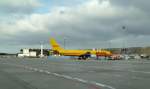 Eine Frachtmaschine Boeing 757-236(D-ALED)der DHL steht am 22.04.2012 auf dem Vorfeld des Frankfurter Airports.
