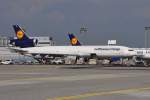MD 11F der Lufthansa Cargo bei der Frachtbeladung in FRA - 14.04.2012