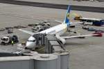 B 737-400 UR-GAX der Ukraine International am Gate in FRA - 14.04.2012