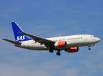 eine Boeing 737 von SAS im Anflug auf Frankfurt (Main), aufgenommen am 15.08.2012