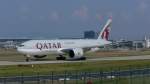 Qatar Airways Cargo Boeing 777-FDZ nach der Landung in Frankfurt auf dem Weg zum Cargo Center am 06.07.2013