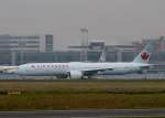 Air Canada B 777-333(ER) C-FRAM am 11.06.2013 auf dem Flughafen Frankfurt