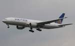 United Airlines B 777-222 N773UA bei der Landung in Frankfurt am 11.06.2013