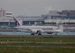Qatar Airways B 787-8 Dreamliner A7-BCB am frhen Morgen des 12.06.2013 auf dem Flughafen frankfurt