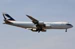 Cathay Pacific Cargo B-LJM bei der Landung in Frankfurt 19.7.2014