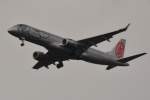 Embraer 190/195 - MSN 387 - OE-IHE  von Niki Airline beim Landeanflug in Frankfurt / Main am 15.10.2014.