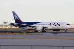 LAN Airlines CC-BBD rollt zum Start in Frankfurt 17.6.2015