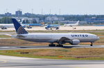 N775UA United Airlines Boeing 777-222  in Frankfurt beim Start am 01.08.2016