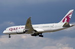 A7-BCS Qatar Airways Boeing 787-8 Dreamliner  beim Landeanflug am 06.08.2016 in Frankfurt