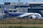 CC-BGJ LAN Airlines Boeing 787-9 Dreamliner  zum Gate in Frankfurt am 06.08.2016