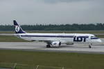 LOT - Polish Airlines Embraer ERJ-195LR (ERJ-195LR (ERJ-190-200 LR) SP-LNB, cn(MSN): 19000444,
Frankfurt Rhein-Main International, 25.05.2016.