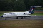 Fokker 70 der Malev nach der Landung auf dem Flughafen Hamburg
