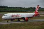 A321 der airberlin nach der Landung auf dem Flughafen Hamburg