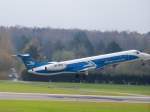 Dniproavia, Embraer EMB-145 EU, UR-DNA beim Start am Hamburger Flughafen.