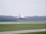 Air Berlin, B737-76N, D-ABBT beim Satrt am Hamburger Flugahefn.