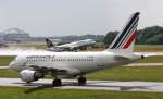 Air France,F-GUGA,(c/n2035),Airbus A318-111,30.07.2013,HAM-EDDH,Hamburg,Germany(startet:Lufthansa,D-AIQH,A320-211).