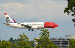 Die Norwegian Boeing 737-800 LN-NIC kurz vor der Landung auf dem Airport Hamburg Fuhlsbüttel am 29.06.14 