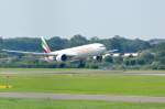 Emirates Boeing 777-300ER A6-ENV kurz vor der Landung in Hamburg Fuhlsbüttel am 22.08.15