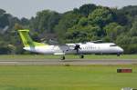 Die Air Baltic De Havilland Canada DHC-8 YL-BAF bei der Landung in Hamburg Fuhlsbüttel am 22.08.15
