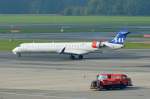 OY-KFB SAS Scandinavian Airlines Canadair CL-600-2D24 Regional Jet CRJ-900ER    zum Start am 20.10.2015 in Hamburg