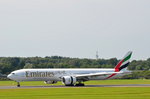 Emirates Boeing 777-300ER nach der Landung in Hamburg Fuhlsbüttel am 28.08.16