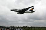 Airbus A380-800 der Lufthansa bei der Landung auf dem Baden-Airpark am 31.05.10
