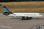 Small Planet Airlines Airbus A320-214 LY-ONJ rollt zum Start in Köln 17.8.2018