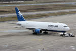 Star Air Boeing 767-204ER(BDSF) OY-SRH wird zur Parkposition geschleppt in Köln 1.3.2020