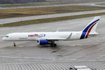 Swiftair Boeing 757-223PCF EC-NIV rollt zum Start in Köln 13.12.2020