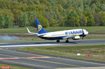 B 737-800 Ryanair - EI-EKB beim  touchdown  in CGN - 05.05.2016