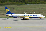 B 737-800 Ryanair - EI-EKV, rollt zum Start in CGN - 05.05.2016
