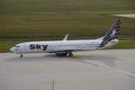 Sky Airlines, Boeing 737-900ER WL, Kennung: TC-SKP nach der Landung auf dem Flughafen Leipzig am 30.10.2010